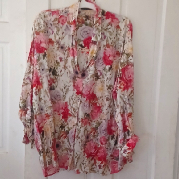 Zara Tops - Zara women's size large floral blouse